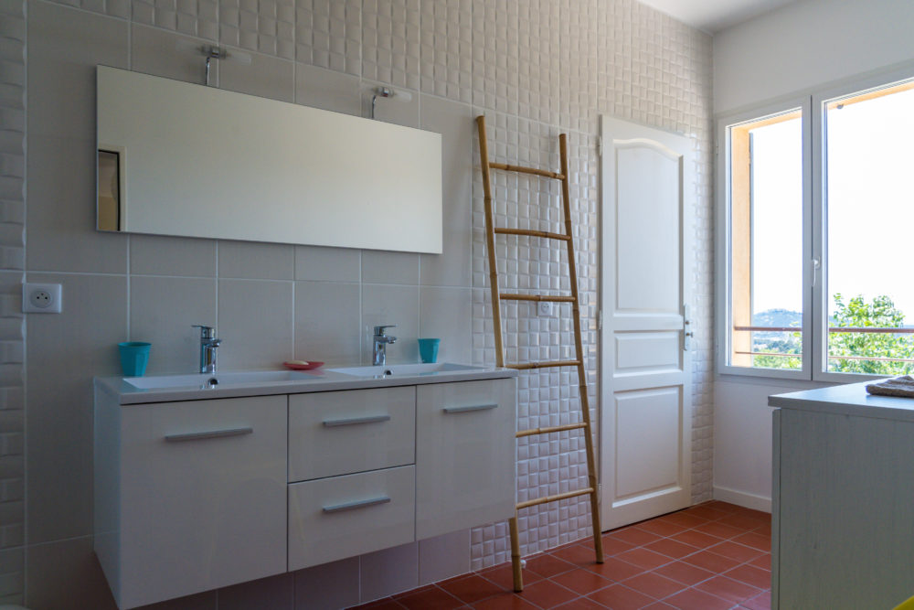 Grande Salle de douche 